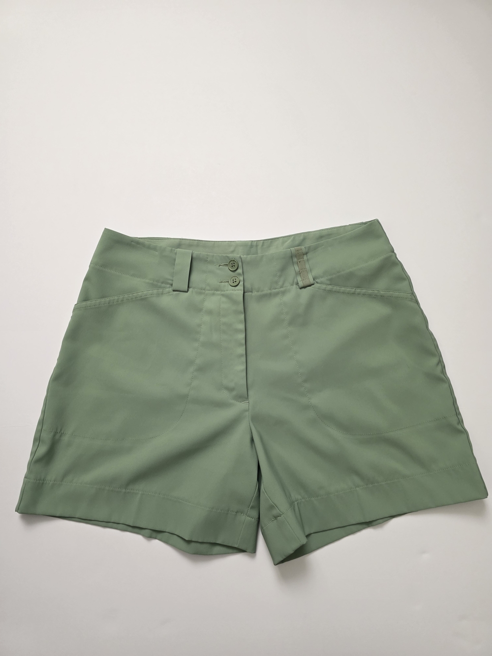 Nike Golf Fit Dry Women's Flat Front Shorts in a sage green Size 6